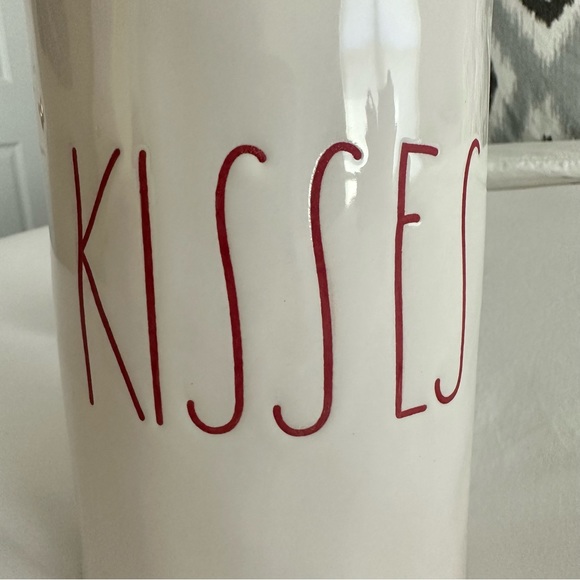 2018 Rae Dunn Kisses Canister - Picture 4 of 6